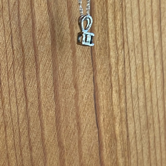 Small Sterling (.925) and Black Stone Pendant - Picture 2 of 5